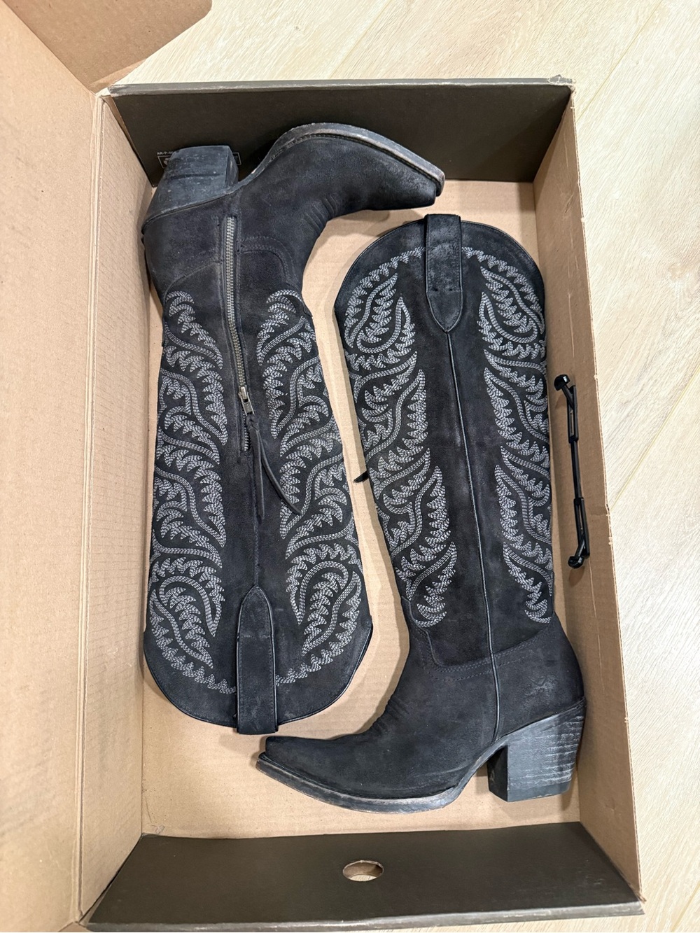 Ariat Black Suede cowboy boots - Picture 2 of 4